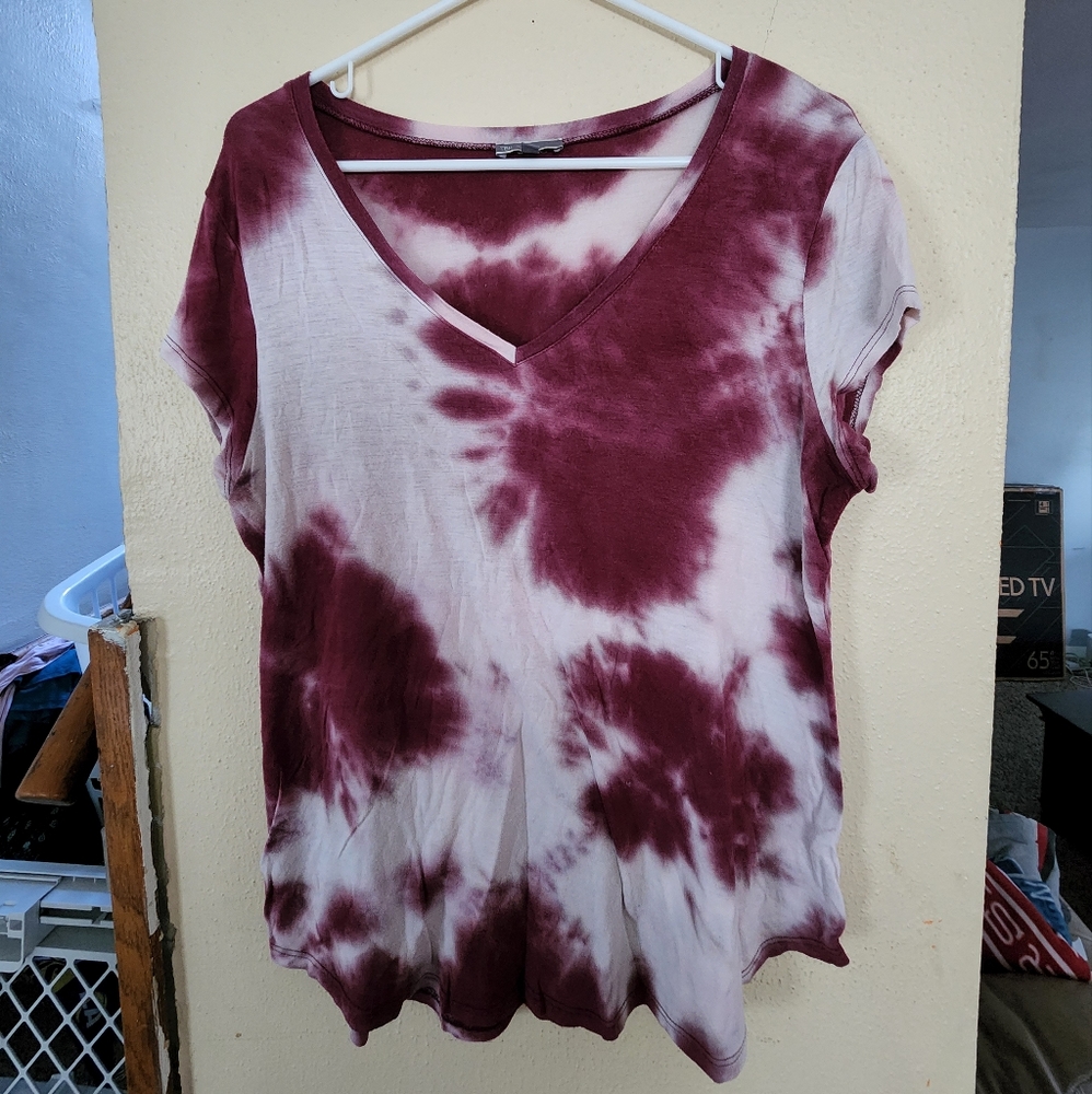 Tie dye vneck
